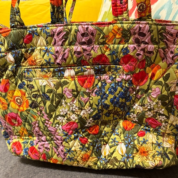 Vera Bradley Multicolor Floral Tote.   Gorgeous bag!   New! - Picture 4 of 6